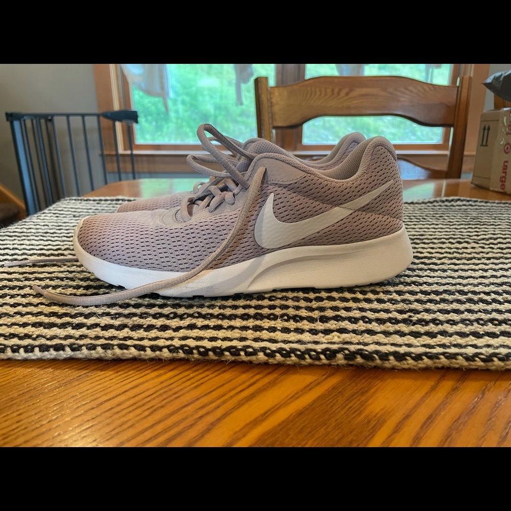 Woman’s Nike Sneakers